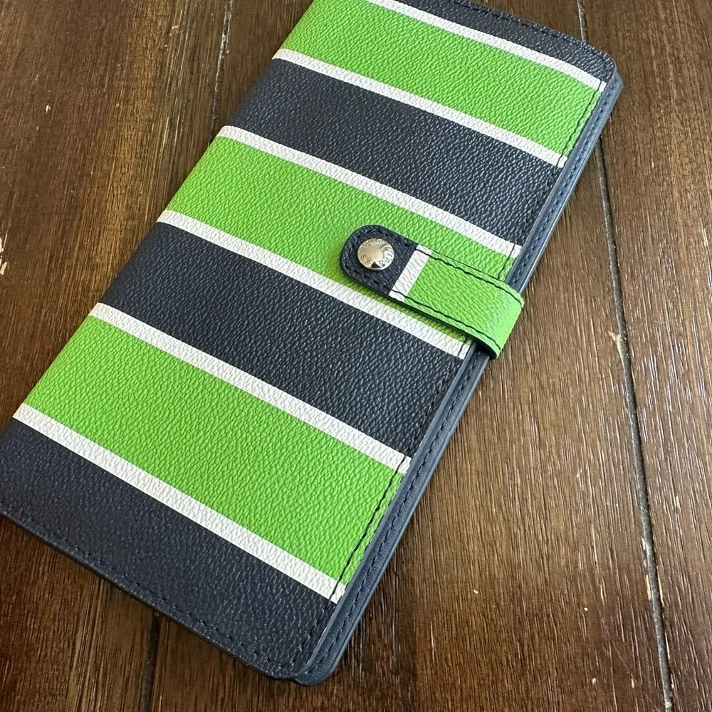 NWOT Very Bradley wallet - Picture 9 of 10